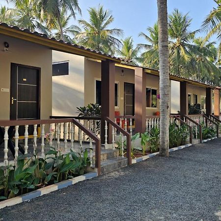 Coastline Beach Resort Perupalem エクステリア 写真